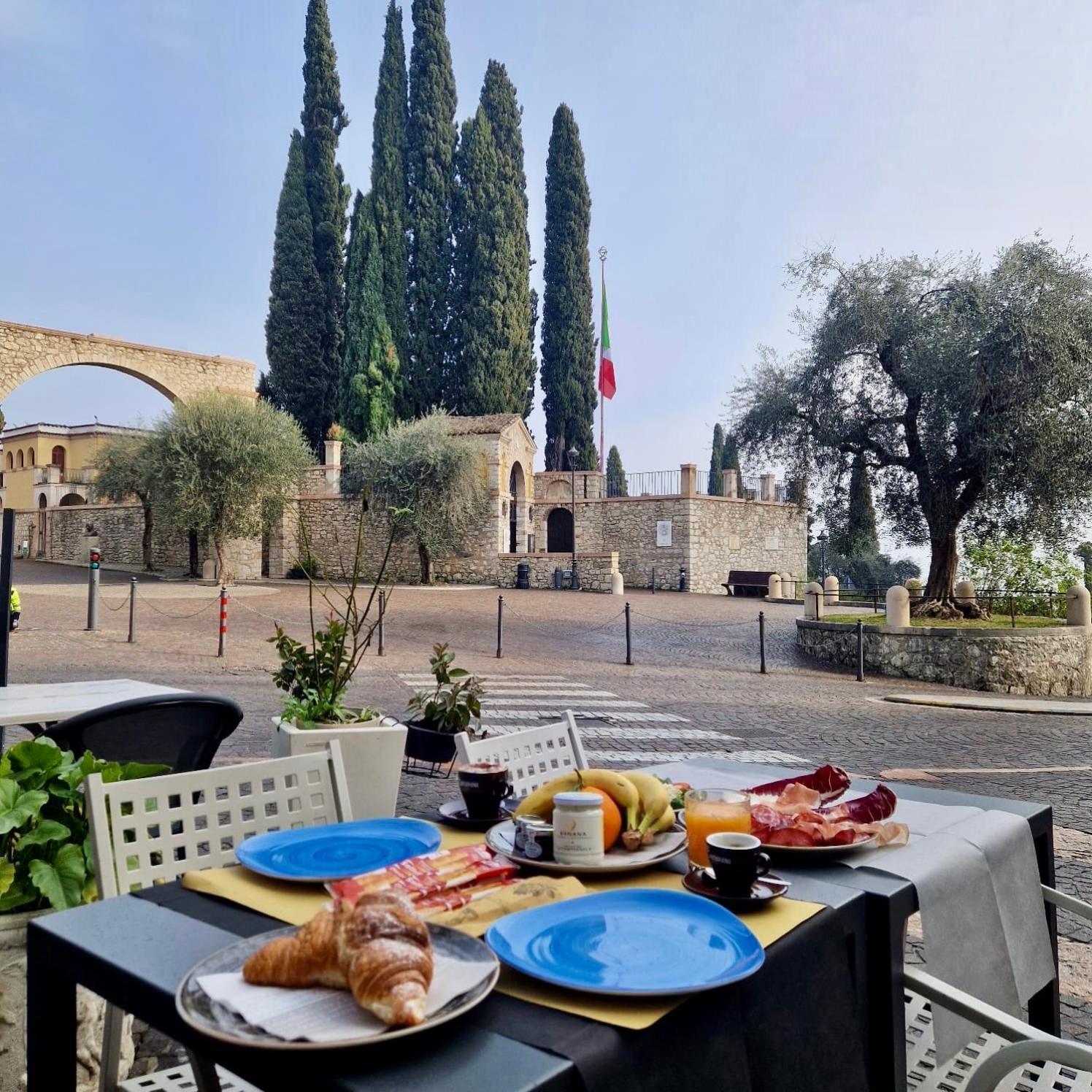 B&B Al Vittoriale Da Maja Gardone Riviera Exteriör bild